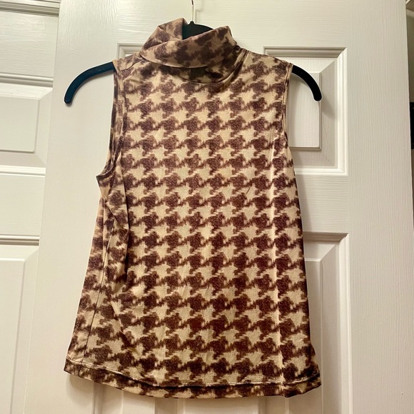 Express Tops - 🎉FINAL PRICE🎉 Sheer houndstooth sleeveless turtleneck